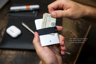 Use the silicone band for addition cash, cards, or receipts.